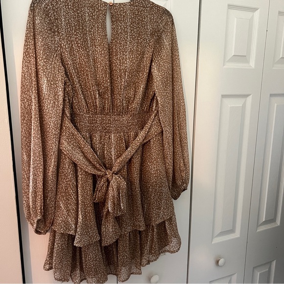 V-neck dress smocked back, tiered skirt, back tie, leopard print in junior large - Picture 3 of 11